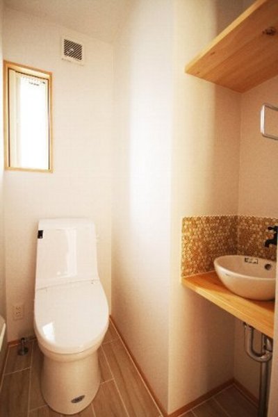 トイレ手洗いコーナーは、レトロな雰囲気のI様オリジナルに仕上がりました