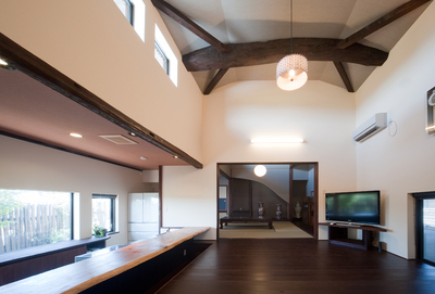 大きな梁が印象的な大広間 大きな梁が印象的な大広間