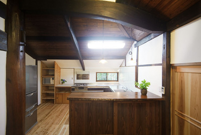 ダイニングからの視線を程よく遮るカウンター ダイニングからの視線を程よく遮るカウンター