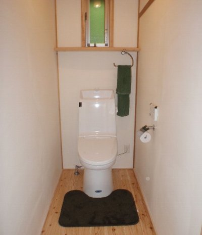 壁、床、便器本体を一新し、清潔感のあるトイレへ