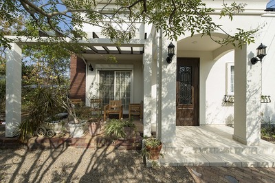 既存のものを活用してリフォーム。パーゴラもスチールのテラスにリメイクしました。