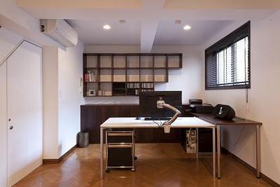 書斎に壁面棚をオシャレに造作。 書斎に壁面棚をオシャレに造作。