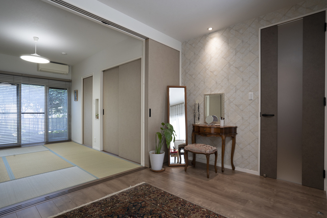 全く使っていなかった和室2部屋+広縁を、
寝室(和室)とセカンドリビングに。
「風が抜けて気持ちいいんです」 全く使っていなかった和室2部屋+広縁を、
寝室(和室)とセカンドリビングに。
「風が抜けて気持ちいいんです」