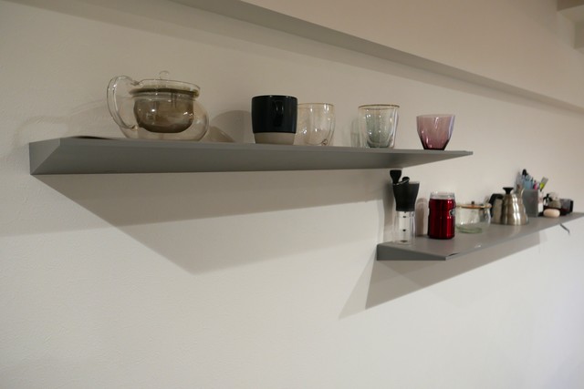 キッチン背面には、飾り棚を設けました。
おしゃれにディスプレイされています。 キッチン背面には、飾り棚を設けました。
おしゃれにディスプレイされています。