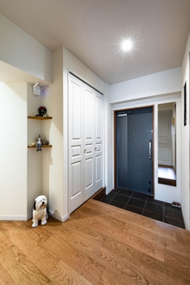 趣味のテニス道具を収納するため、玄関収納は既存よりサイズアップ。玄関幅も1.5倍広くなり、車椅子でも安心の環境に。