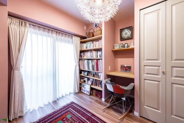 念願だった奥様の個室。淡いピンクの壁紙が愛らしい。 念願だった奥様の個室。淡いピンクの壁紙が愛らしい。