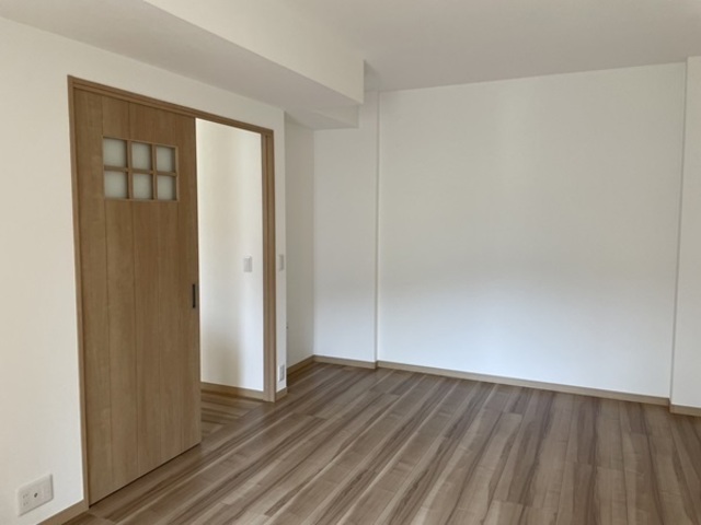 建具はできるだけ引き戸にしています。
将来手すりが設置えきるよう、壁の補強も行いました。