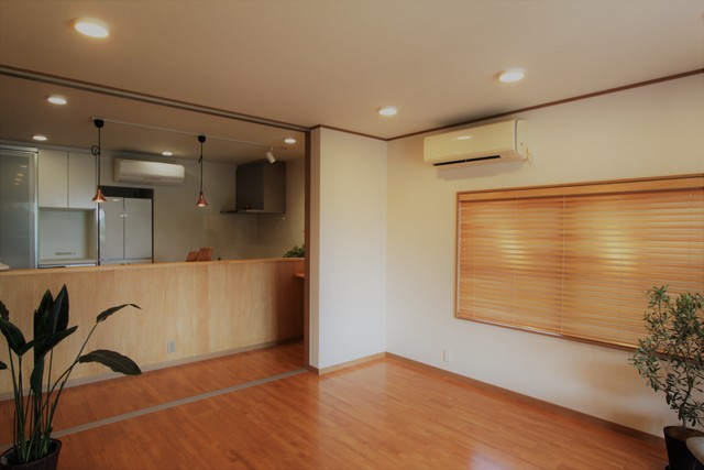 昔ながらの独立した台所と居間をヒトツナギに。