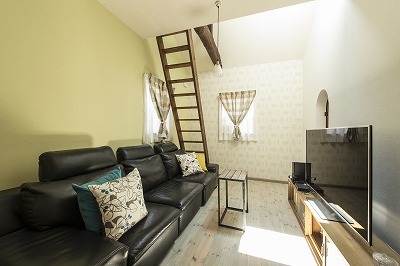 2階は広いホールを隔ててご夫婦のスペースがあります。 2階は広いホールを隔ててご夫婦のスペースがあります。