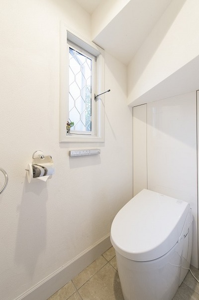 トイレも清潔感のある空間に。