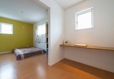 2Fは、子供が大きくなって部屋を使えるように、2部屋、寝室で1部屋あります 2Fは、子供が大きくなって部屋を使えるように、2部屋、寝室で1部屋あります