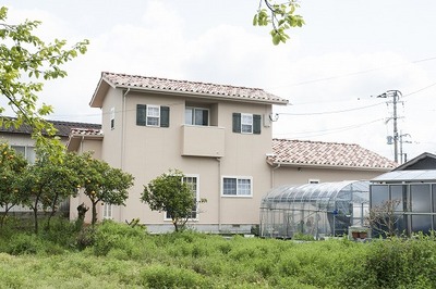 外壁下地、瓦葺き替え、樹脂サッシの新調など、新築とほぼ変わらない仕上がりに大満足です。<br />
プロヴァンススタイルの家はご夫婦の夢でした！