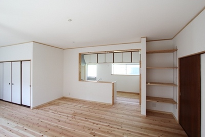 気持ちの良い、新しいキッチンやお風呂、使いやすい間取りと美しい内装が限られた予算でできました。