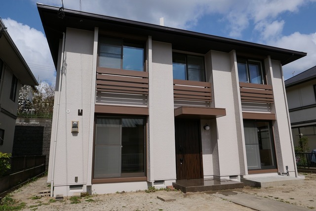 外観はすべての箇所をリニューアルして、玄関ドアや窓は外気の影響を受けにくい断熱仕様にしました。